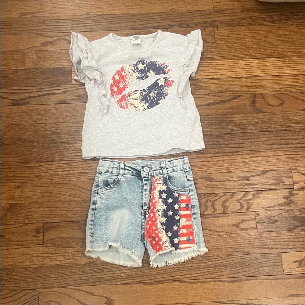 Kids Ruffle Sleeve Shirt - Gray with Red and Blue Lips